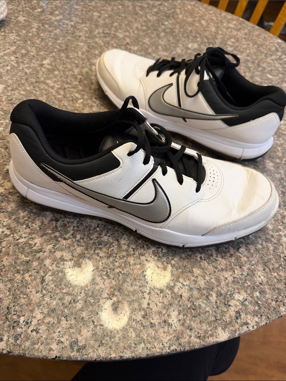 Nike Men’s White Black and Silver golf shoes